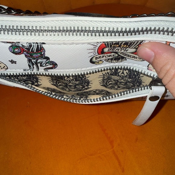 Ed Hardy White Tattoo-Print Shoulder Bag with Chain Strap - NWT - Picture 8 of 9